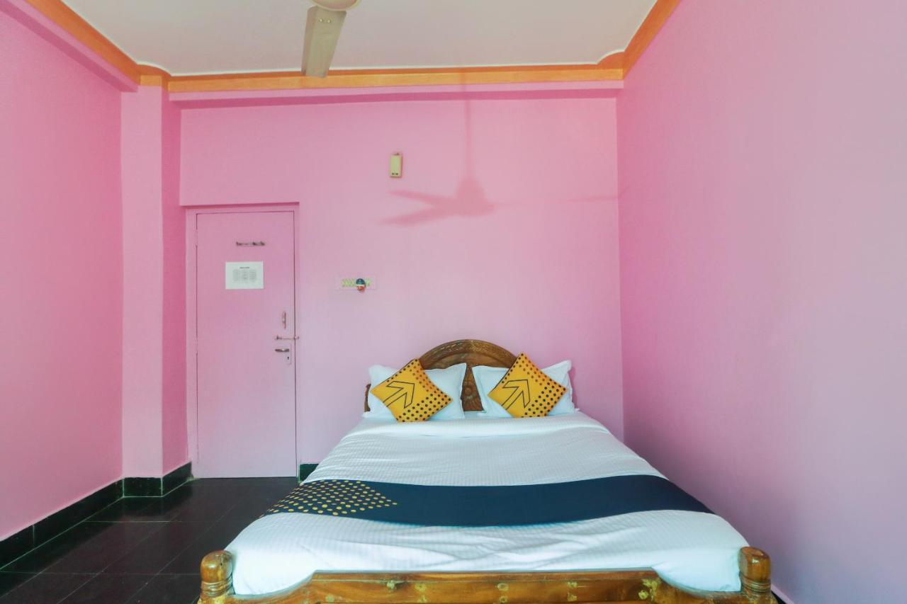 SPOT ON 65043 Hotel Kalinga Palace Kendrapara Bagian luar foto