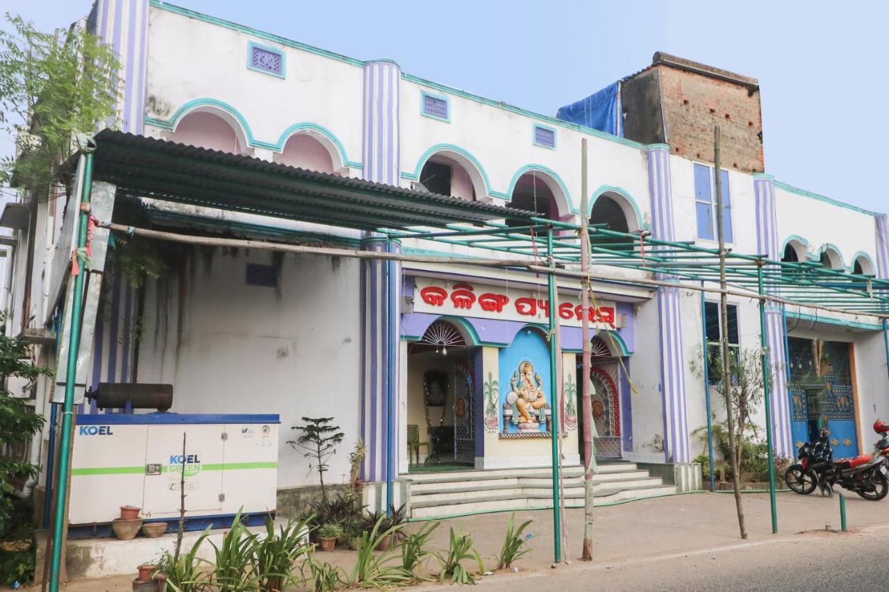SPOT ON 65043 Hotel Kalinga Palace Kendrapara Bagian luar foto