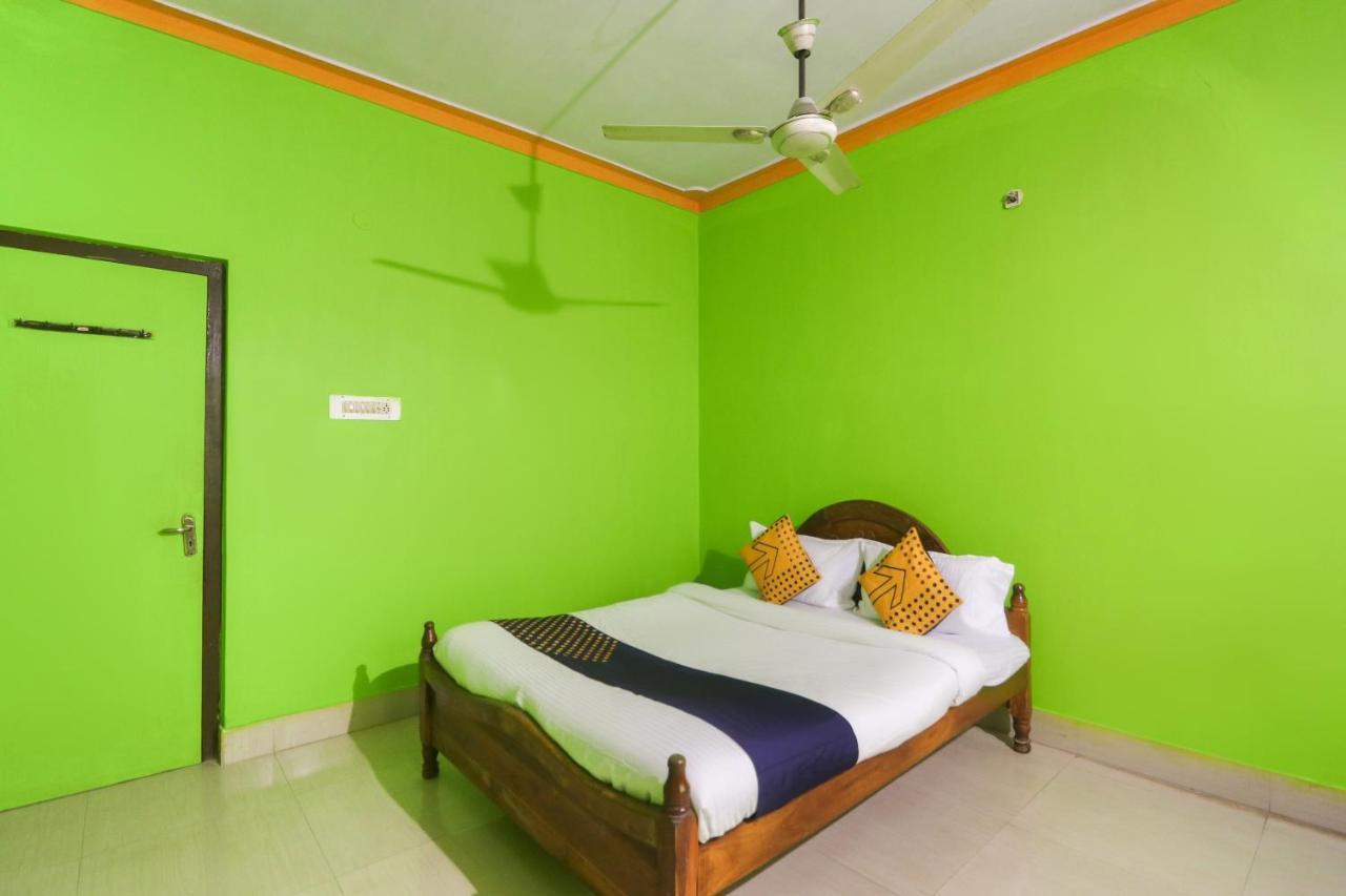 SPOT ON 65043 Hotel Kalinga Palace Kendrapara Bagian luar foto