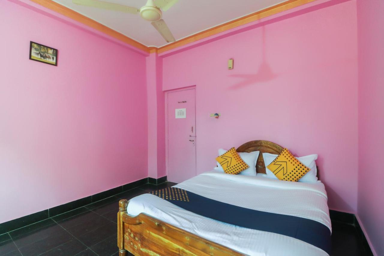SPOT ON 65043 Hotel Kalinga Palace Kendrapara Bagian luar foto