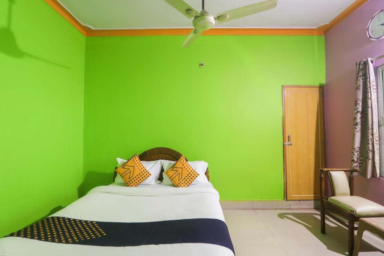 SPOT ON 65043 Hotel Kalinga Palace Kendrapara Bagian luar foto
